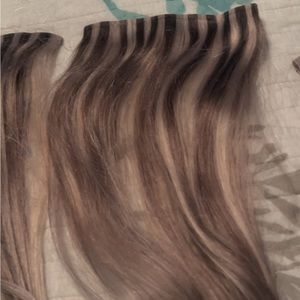 100%. Human Hair clip ins 16". Multi color. Add Volume& highlights to your hair.